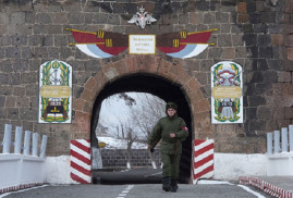 Ermenistanʹdaki askeri üssünde görevli Rus asker silah arkadaşını öldürerek intihar etti