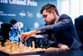 FIDE Grand Prix şampiyonası: Aroninb tek başına lider