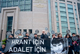 İstanbul'da devam eden Dink davasi öncesinde Hrant'ın Arkadaşları adalet talebiyle toplandı