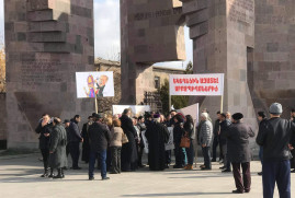 "Kiliseyi ahlaksızlardan kurtarın": Ermenistan’da Ateşyan’a karşı proteso (fotolar, video)