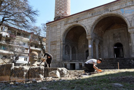 Azerbaycanlı blogcu: ''Ermeniler Azeri anıtlarına zarar vermediler''