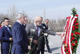 Polonya Senatosu'nun heyeti, Ermeni Soykırımı Anıt Kompleksi'ni ziyaret etti