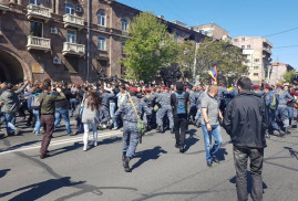 Protestolar devam ediyor: On kişi gözaltına alındı