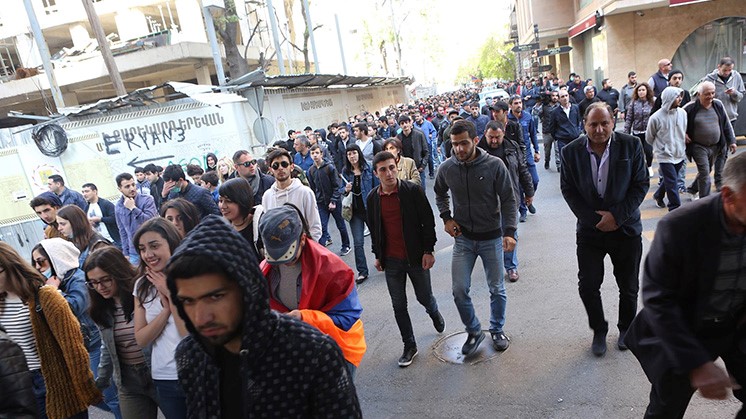 Ermenistan başkentinde  protestolar devam ediyor