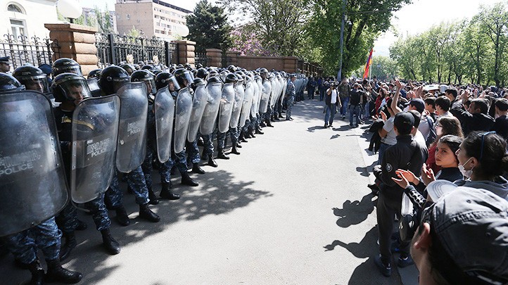 Ermenistan’da Sarkisyan’a karşı protestoların 6. günü