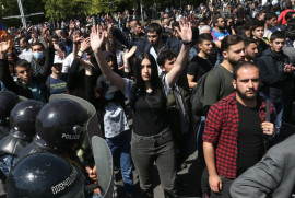 Yerevan’da protestolar dinmiyor: Gözaltına alınanlar var