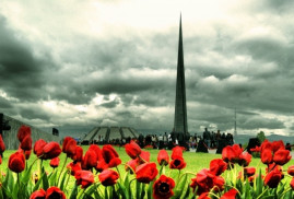 Yerevan’daki Soykırım Anıtına ziyaretçi akını başladı (canlı)