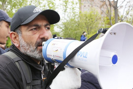 Protestolar lideri Paşinyan Rusya ve ABD Büyükelçileri ile bir araya gelecek