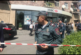 Yerevan’daki HSBC bankasına silahlı soygun girişimi