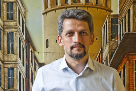 Ermeni milletvekili Garo Paylan Diyarbakır'dan aday gösterildi