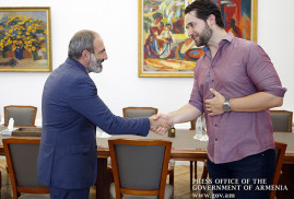 Ermenistan başbakanı ABD’li iş adamı Alexis Ohanian’ı kabul etti