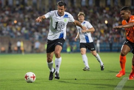 Luis Figo Ermeni futbolseverlere sıcak karşılamalarından dolayı teşekkür etti