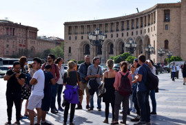 Ermenistan’ı ziyaret eden ve Ermenistan’dan giden turist sayısı yılın ilk yarısında arttı