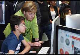 Angela Merkel, Yerevan'ın Tumo Yaratıcı Teknolojiler Merkezi'ni ziyaret etti