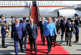 Merkel ile Aliyev, Karabağ ihtilafı konusunda görüş alışverişinde bulundu