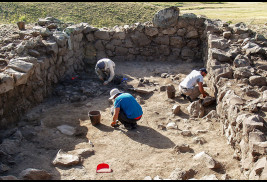 Rusya'nın Azak bölgesinde yapılan kazılarda Ermeni harfli yazılarla süslenmiş fincanlar keşfedildi