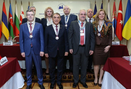 Türk ve Azeri heyetlerinin başkanları Ermenistan’da madalya almaya kendilerini layık görmediler