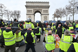 Macron Sarı Yelekliler protestolarına yanıt olarak Mayıs'ta referanduma gitmeye hazırlanıyor