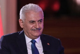 Binali Yıldırım Türkiye'deki Ermenilere yönelik yayın yapan Luys TV'ye konuştu