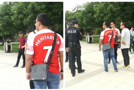 Bakü'de polis Ermeni futbolcunun üniformasını giyen Arsenal taraftarlarını durduruyor (video)