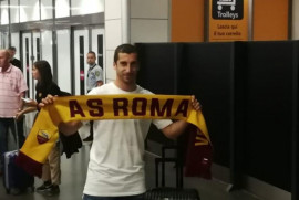 Henrikh Mkhitaryan Roma oyuncusu olarak ilk fotoğrafını yayınladı (video)