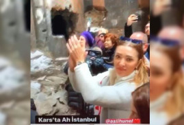 Türkiye Turizm Bakanının eşinden Ani Ermeni kilisesinde çirkin hareket (video)