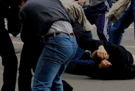 Londra'da Azerbaycanlılar barışçıl Ermeni protestoculara saldırdı