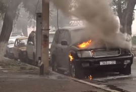 Karabağ’ın başkenti Stepanakert yoğun bir şekilde bombalanıyor