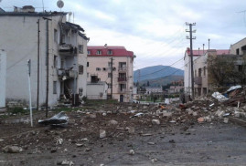 Azerbaycan, Karabağ'ın başkentini bombalamaya devam ediyor (foto)