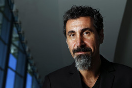 Serj Tankian takipçilerine Azerbaycan’ın saldırısını kınama çağrısıyla Beyaz Saray’a başvurmaya rica etti