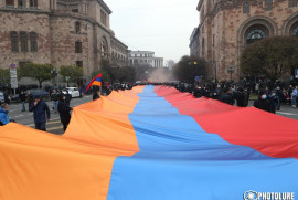 Yerevan'da muhalefetin protesto gösterileri devam ediyor