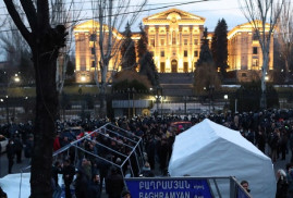 Ermenistan’da göstericiler Baghramyan caddesini kapalı tutmaya devam ediyorlar