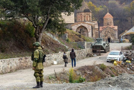 Ermeni ziyaretçiler Karabağ’daki Dadivank ve Amaras manastırlarını ziyaret etti