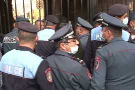 Ermenistan’ın başkentinde polis ve protestocular arasında çatışma