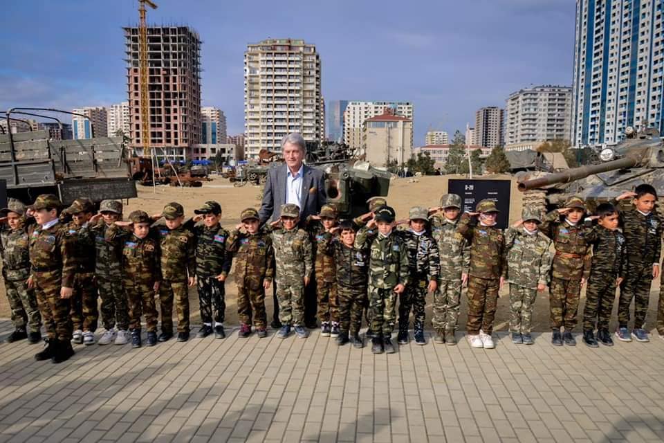 Eski Ukrayna Devlet Başkanı Viktor Yuşçenko Bakü'deki sözde "Askeri Ganimet Parkı”nda oldu