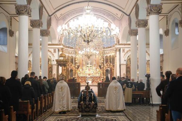 Başrahip Tatul Anuşyan son yolculuğuna uğurlandı