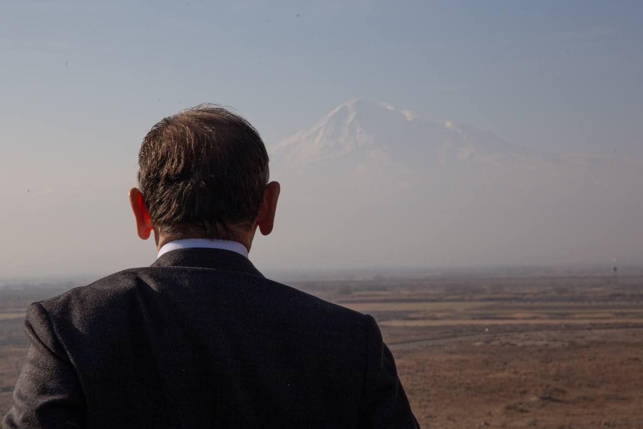 Fransa Cumhurbaşkanı adayı Ararat'ın önünde durup Ermenilerin yüzyıllardır direniş örneği olduğunu anlatmak istediğini ifade etti