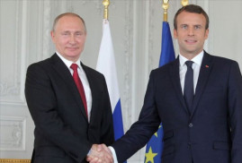 Putin, Macron ile Karabağ'ı görüştü