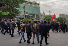 Yerevan'da protestolar yeniden başladı (foto)