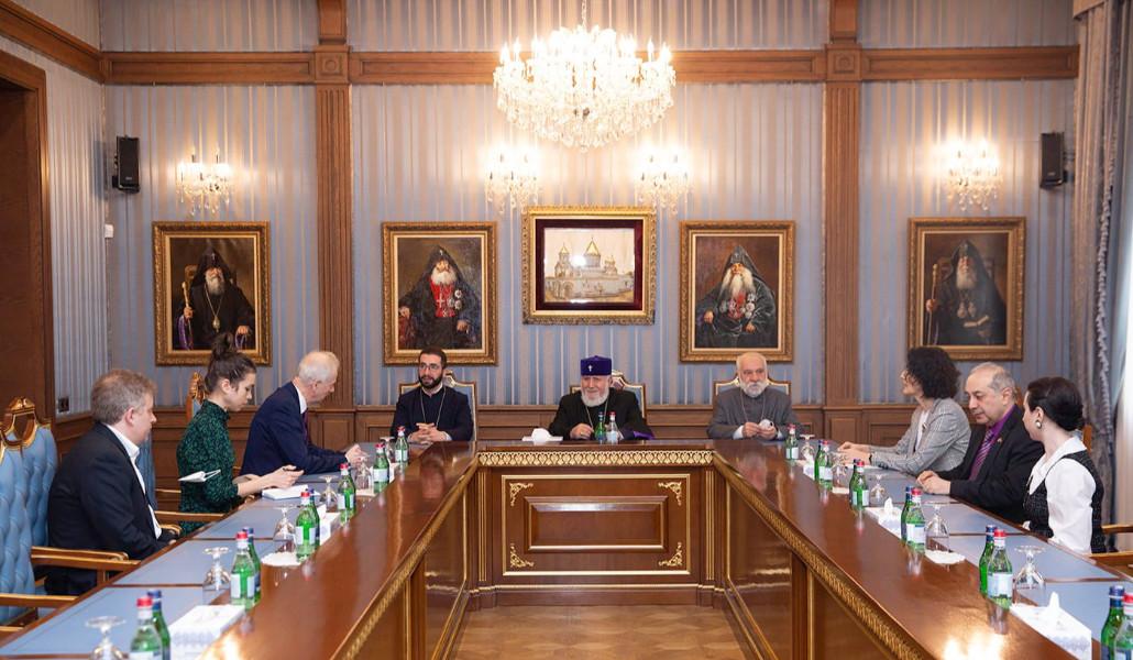 Tüm Ermeniler Katolikosu Alman heyetiyle görüşme sırasında Ermeni esirlerinin iadesini ele aldı