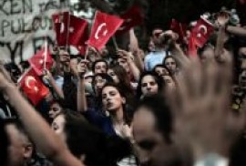 The New York Times: Türkiye farlkı düşünenleri susturuyor