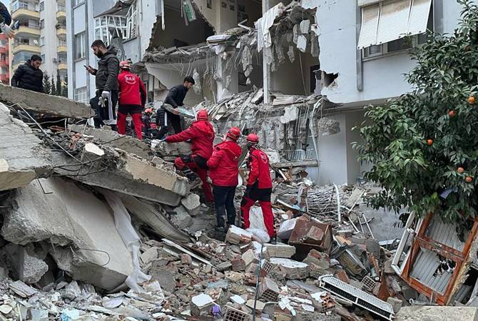 İskenderun'da enkaz altında kalan 3 Ermeni'den henüz haber yok