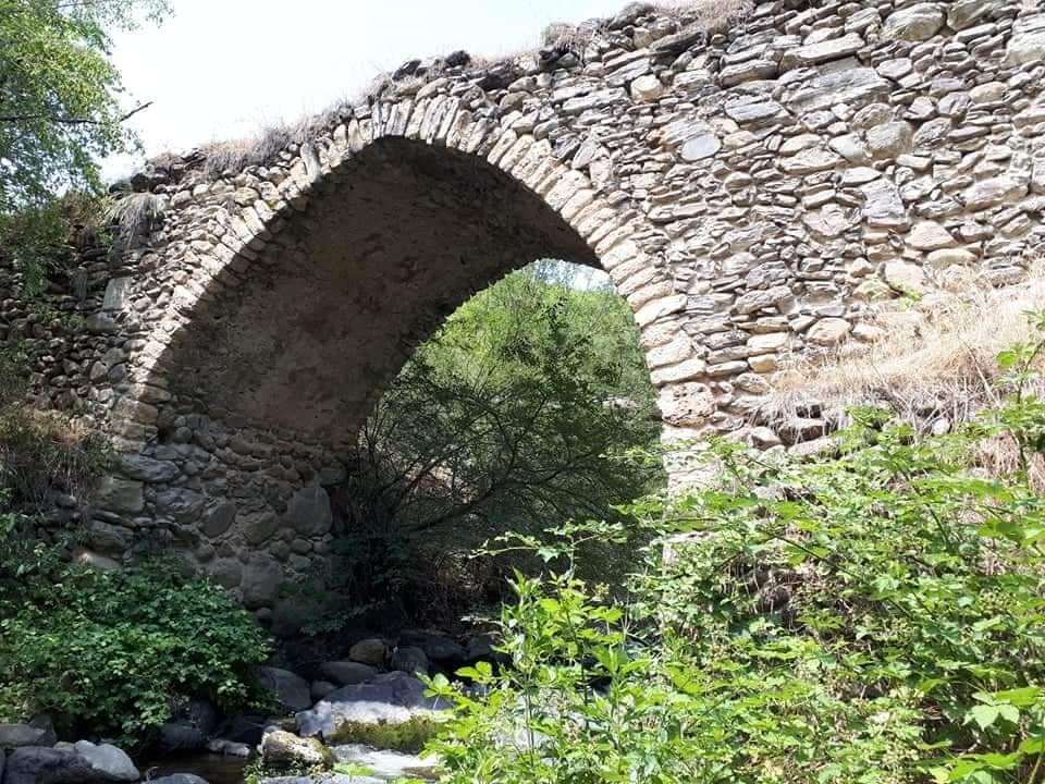 Ermeni kültürüne karşı Azerbaycan'ın vandalizmi devam ediyor: Halivor köprüsünü yıktılar (Foto)