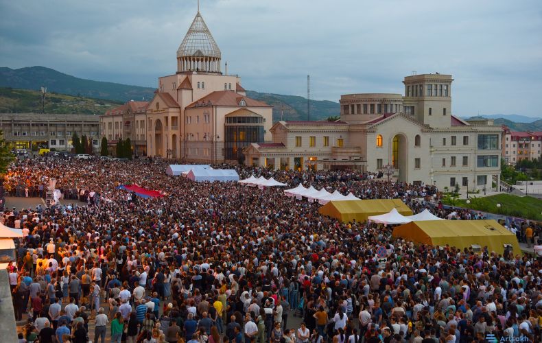 Artsakh ve Ermenistan'da ablukaya karşı eş zamanlı miting