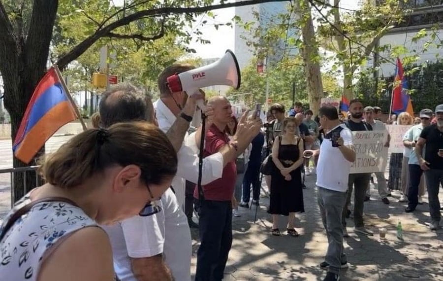 Ermeniler, New York'taki BM Merkez Ofisi önünde protesto eylemi yaptı (Foto)