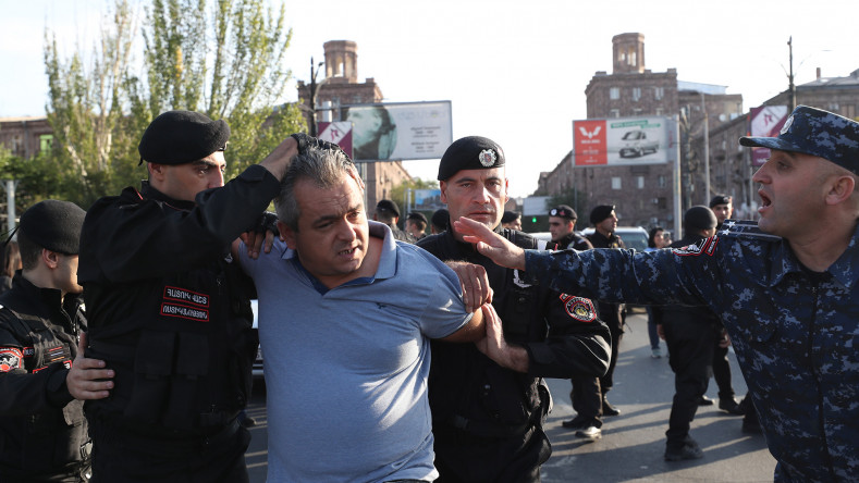 Ermenistan’ın başkentinde protesto eylemleri (FOTO)