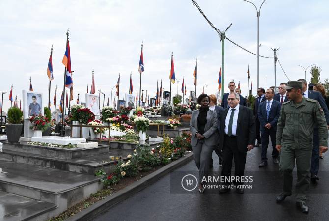 Uluslararası Frankofoni Örgütü Genel Sekreteri "Yerablur" askeri panteonunu ziyaret etti