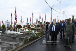 Uluslararası Frankofoni Örgütü Genel Sekreteri "Yerablur" askeri panteonunu ziyaret etti