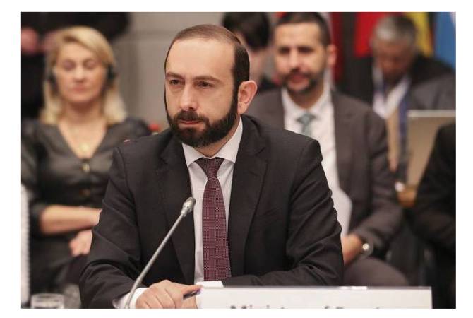 Mirzoyan, G7'nin Ermenilerin Dağlık Karabağ'dan zorla yerinden edilmesine ilişkin açıklamasını takdirle karşıladı