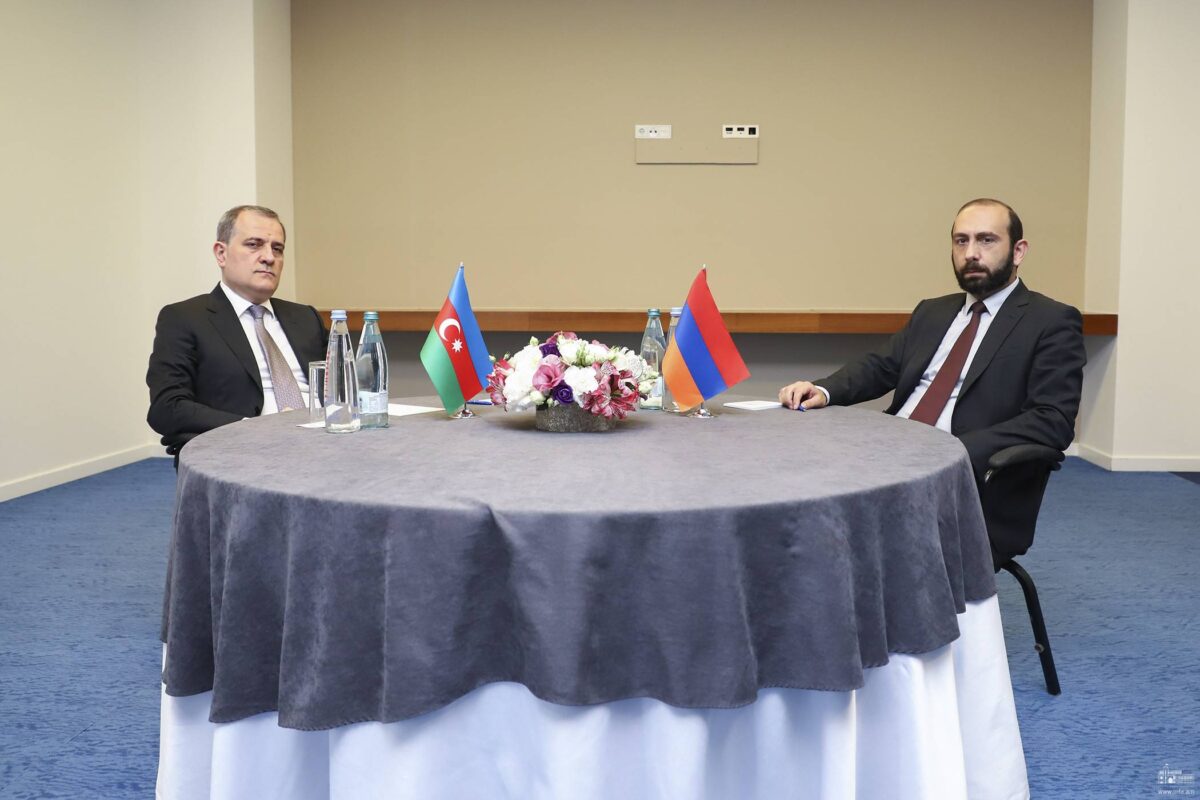 Mirzoyan ve Bayramov Kazakistan'da bir araya gelecek